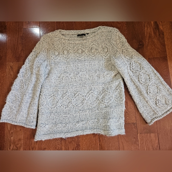 Nomadic Traders bell sleeve cream sweater - Picture 1 of 2
